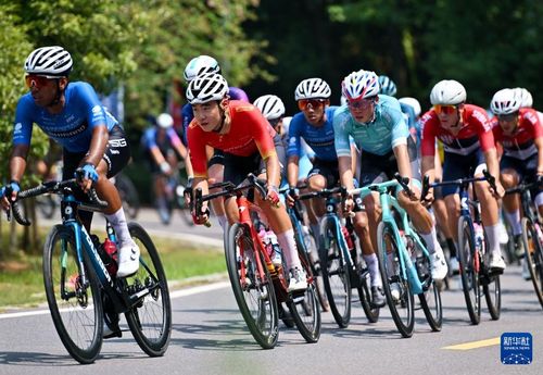 第十二屆環鄱陽湖國際自行車大賽激情開賽